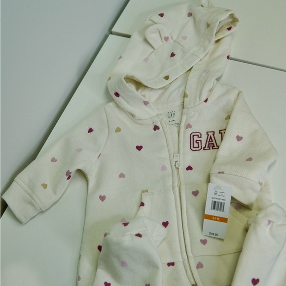 GAP Cream Heart Patterned Kids Footie - Picture 2 of 2